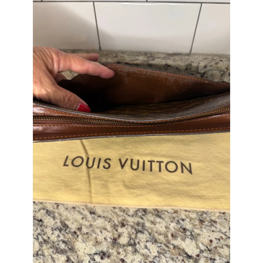 Women's Louis Vuitton Monogram Brown Tan Clutch - Picture 6 of 13